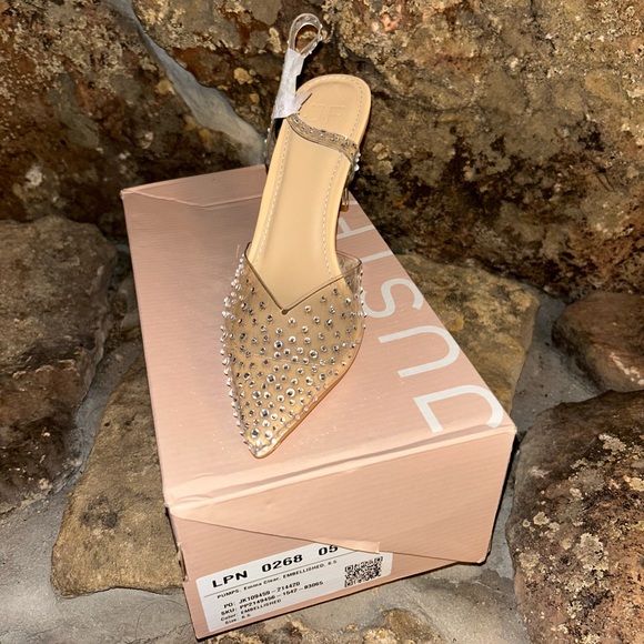 BRAND NEW NEVER WORN!!!Emma Clear Embellished Pump. Perfect wedding/ event shoes - Picture 4 of 15